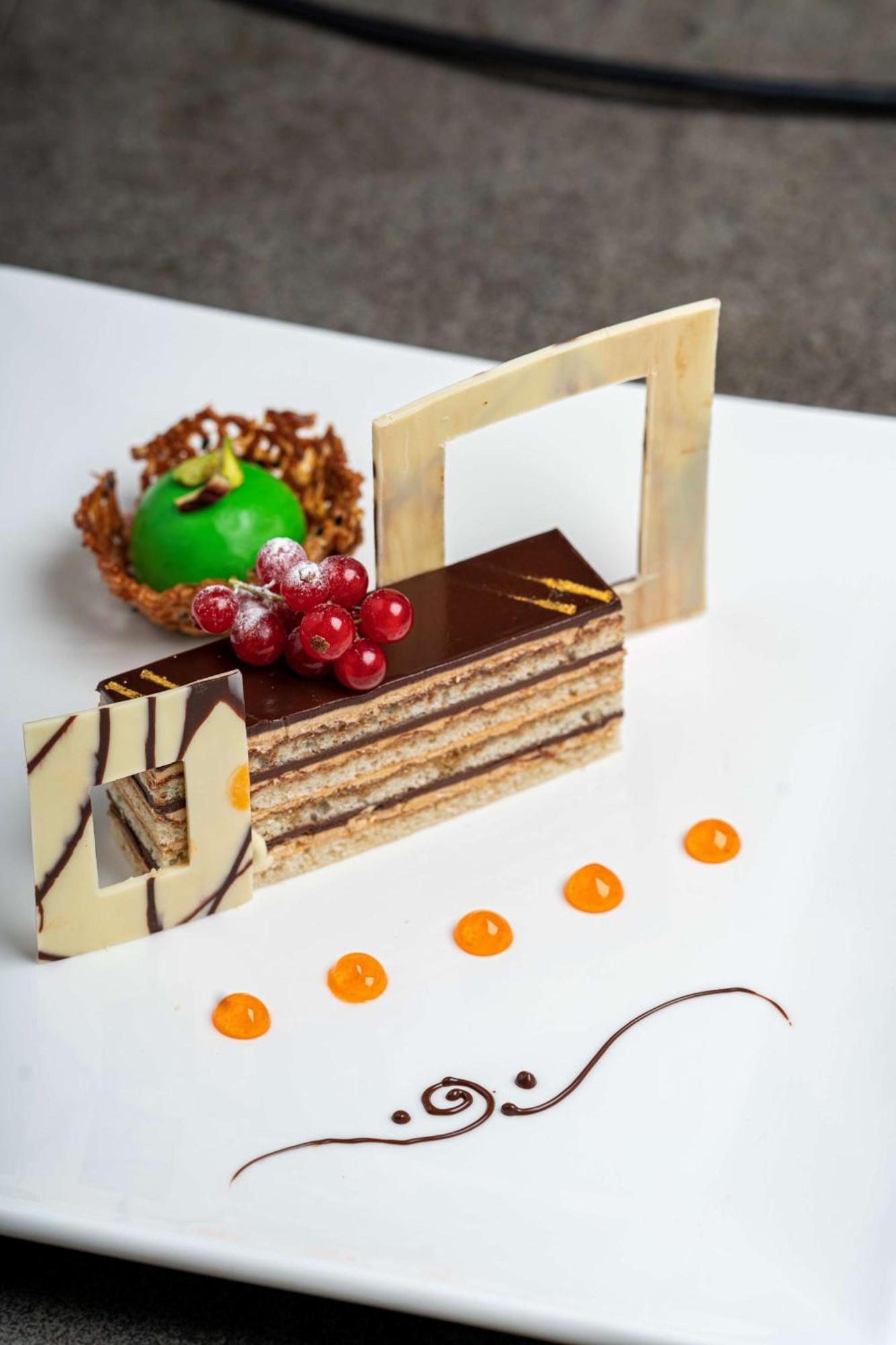 Radisson Blu Hotel & Resort, Sohar Εξωτερικό φωτογραφία A dobos torte
