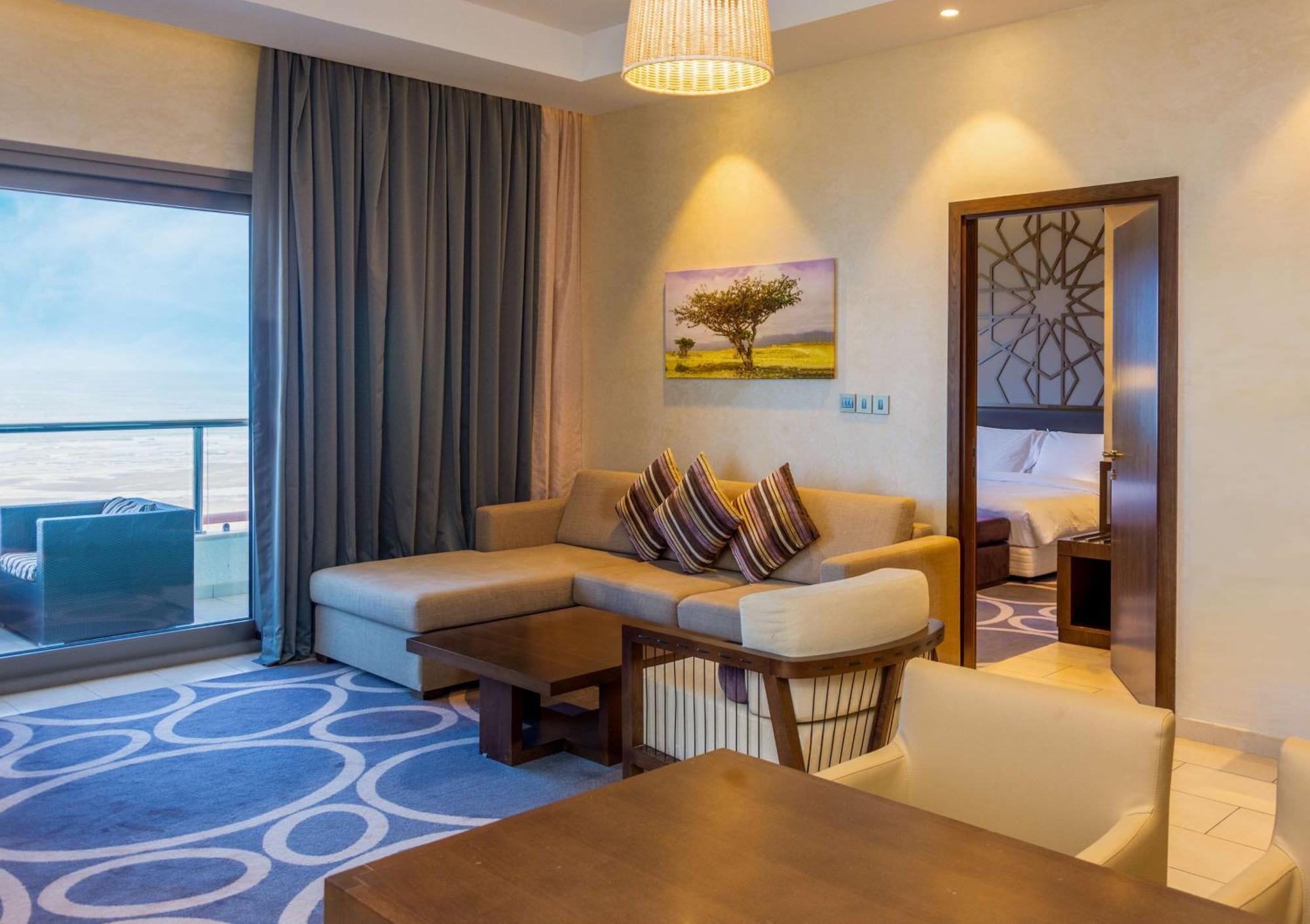 Radisson Blu Hotel & Resort, Sohar Εξωτερικό φωτογραφία A suite at the hotel