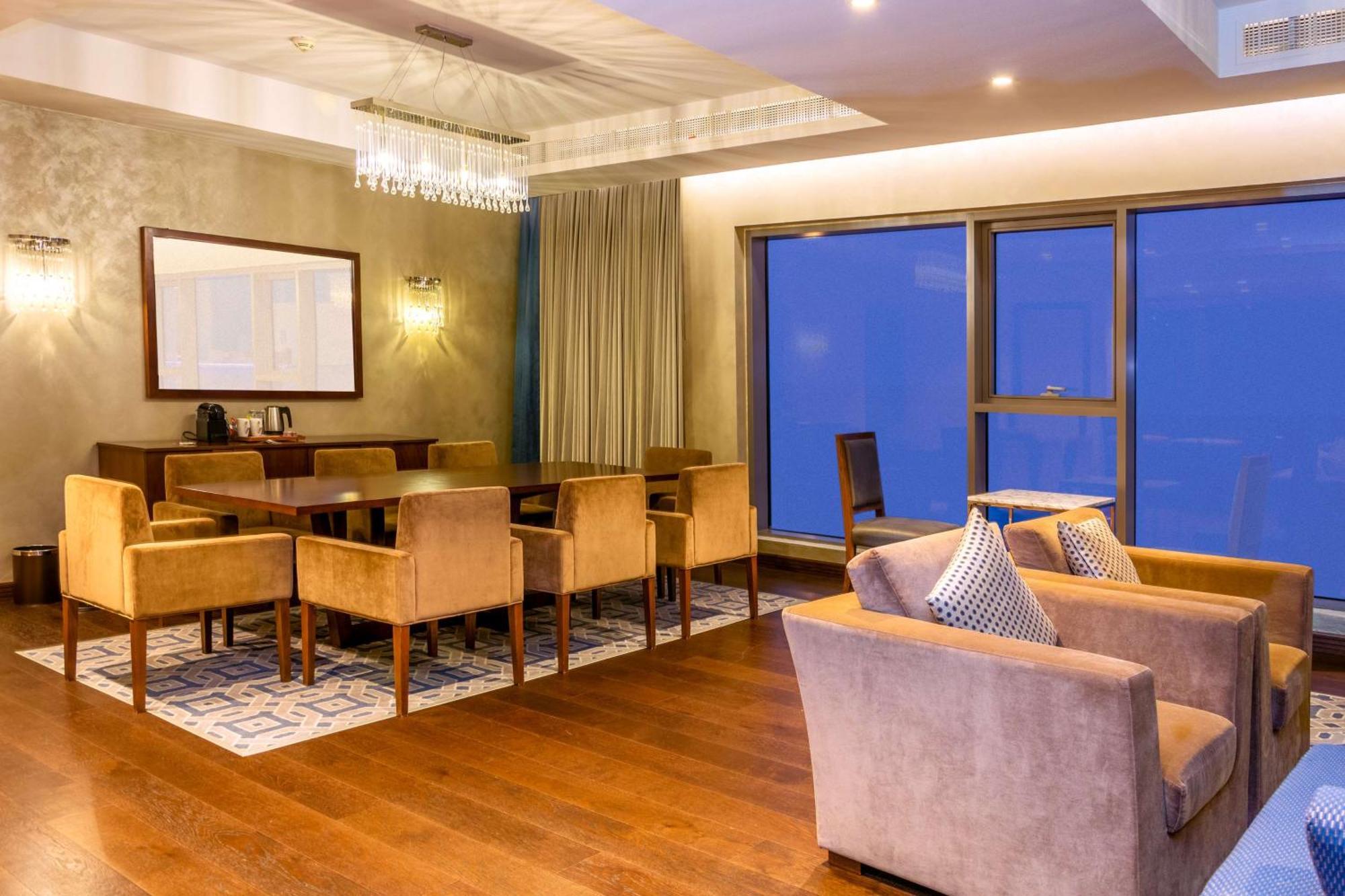 Radisson Blu Hotel & Resort, Sohar Εξωτερικό φωτογραφία Club Lounge at the 39th floor