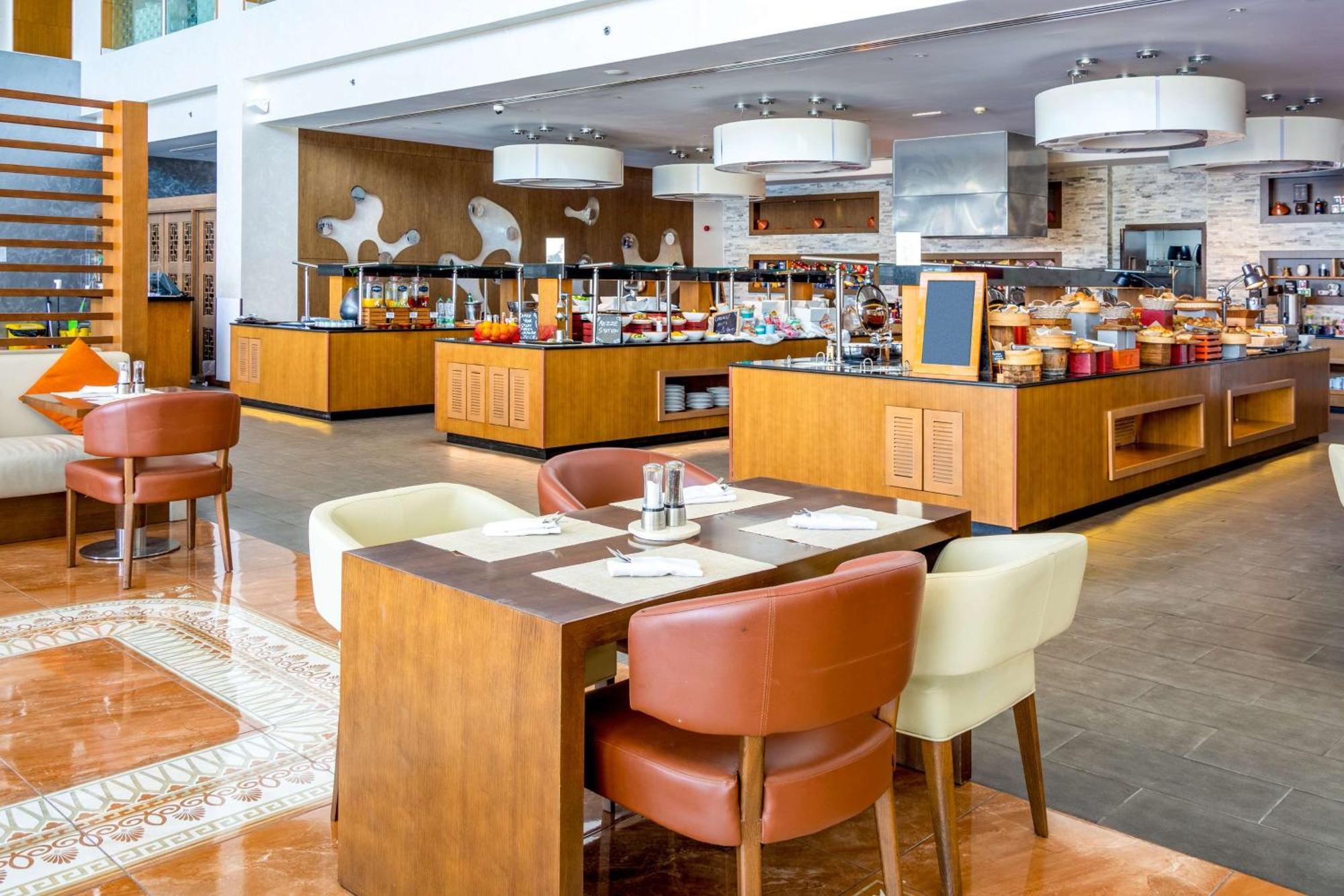 Radisson Blu Hotel & Resort, Sohar Εξωτερικό φωτογραφία The restaurant at the airport