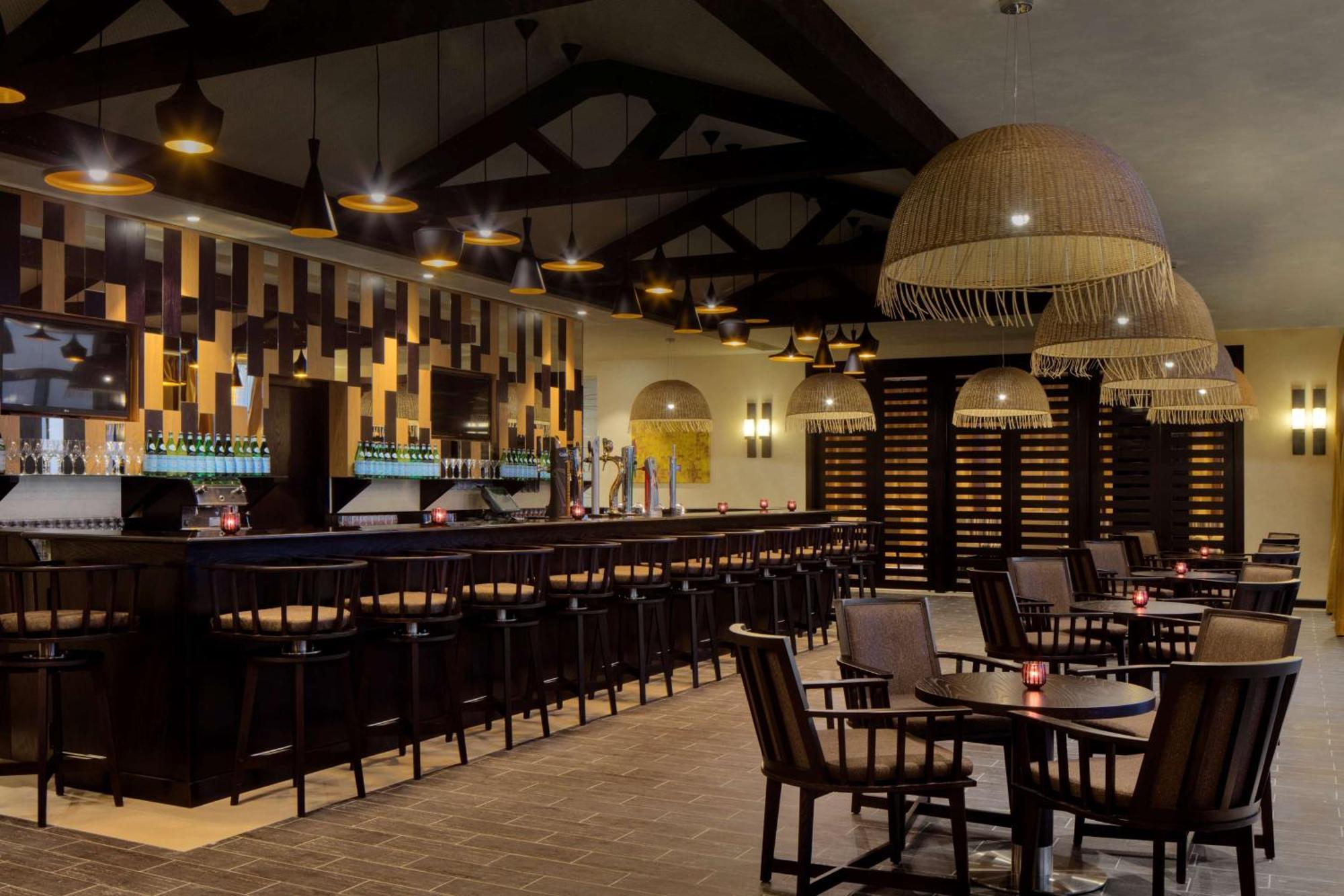 Radisson Blu Hotel & Resort, Sohar Εξωτερικό φωτογραφία The bar at the hotel