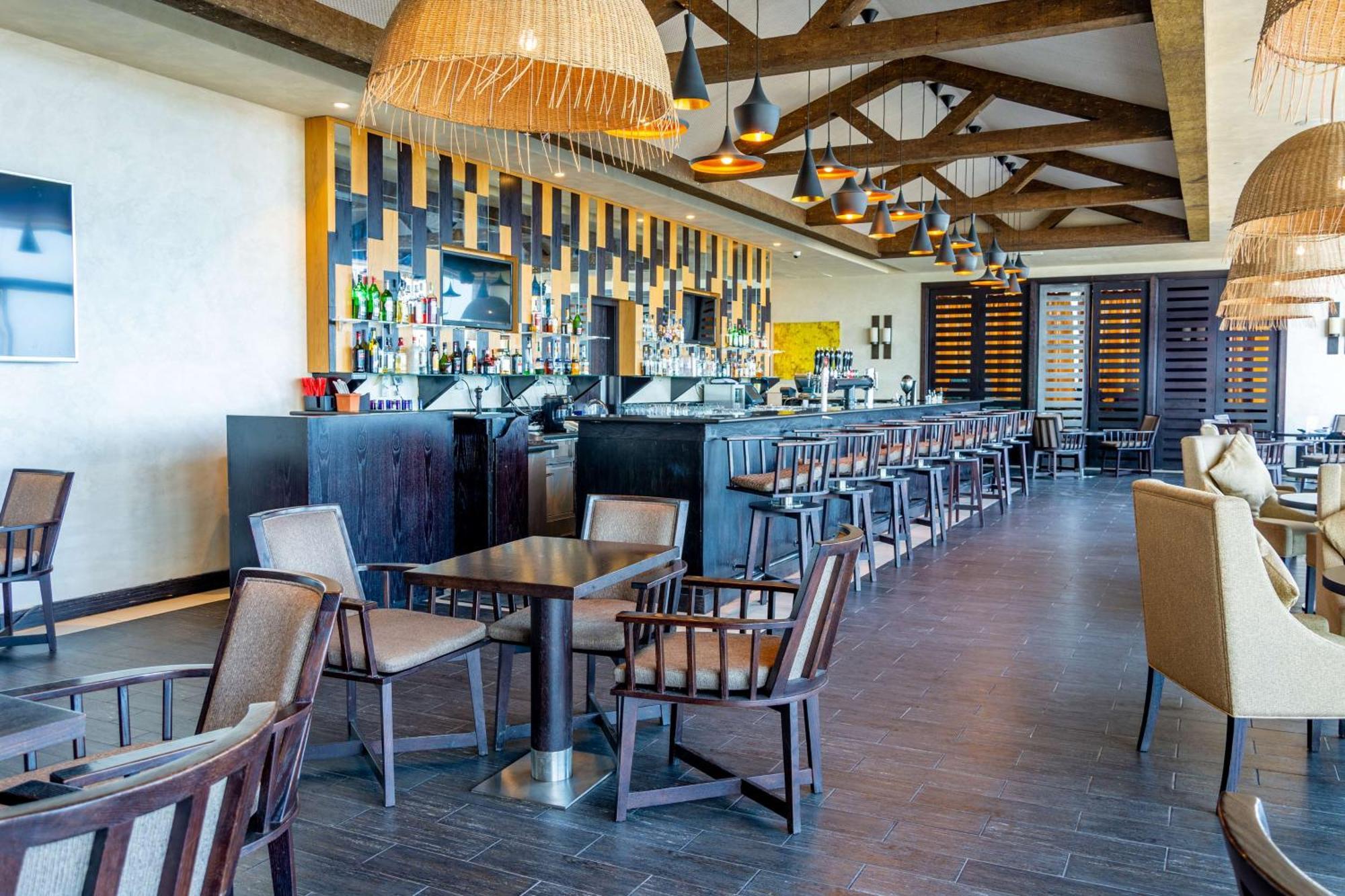 Radisson Blu Hotel & Resort, Sohar Εξωτερικό φωτογραφία The bar at the lounge
