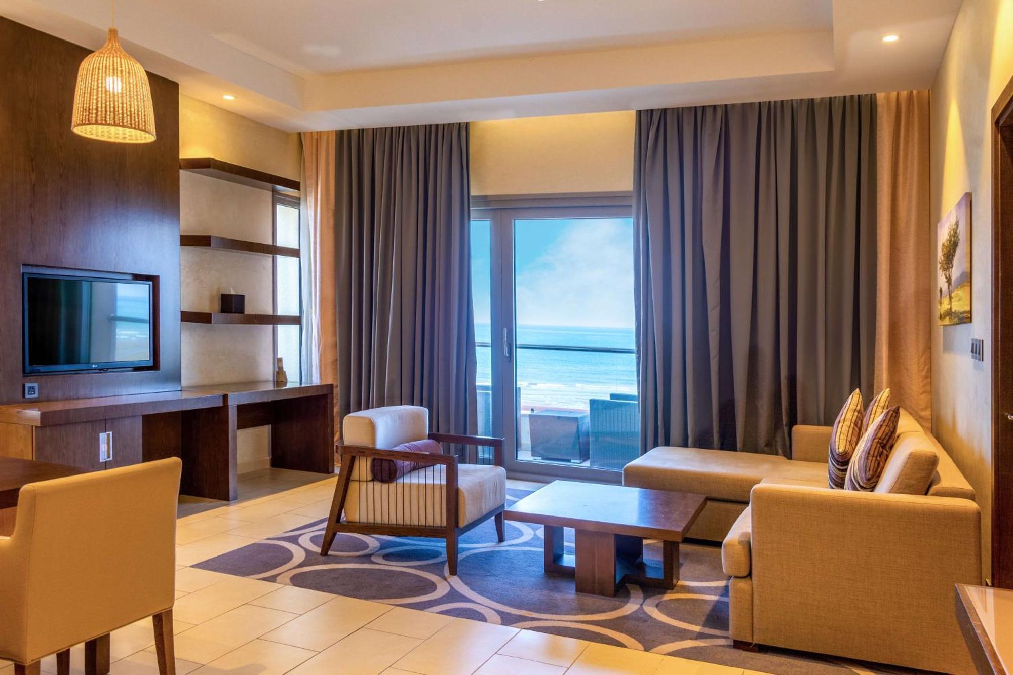 Radisson Blu Hotel & Resort, Sohar Εξωτερικό φωτογραφία A living room at the hotel
