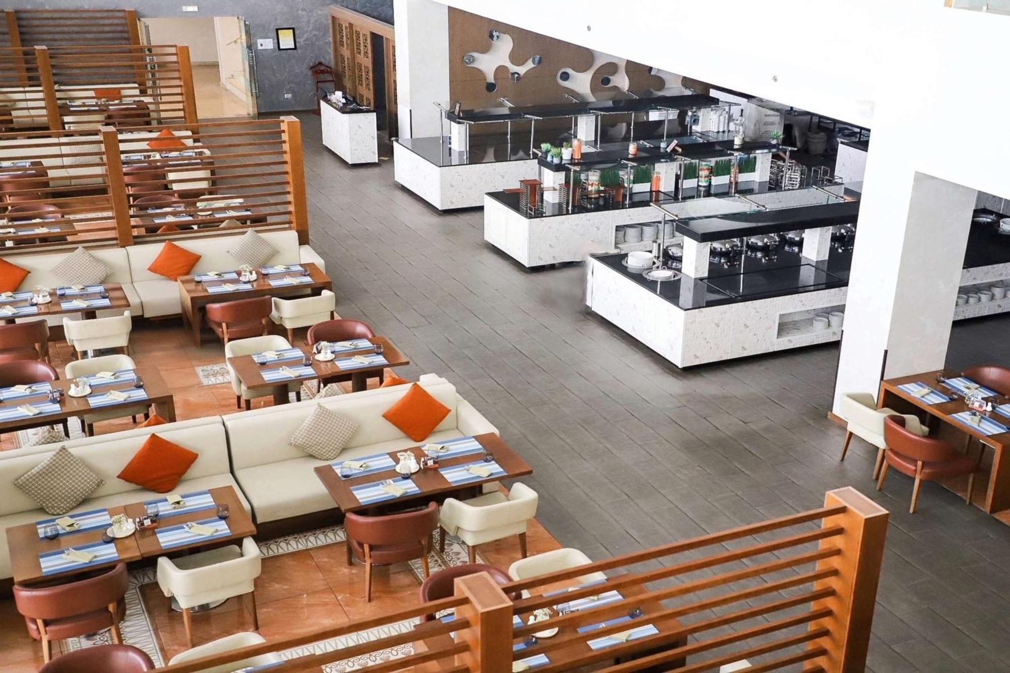Radisson Blu Hotel & Resort, Sohar Εξωτερικό φωτογραφία The lounge at the airport